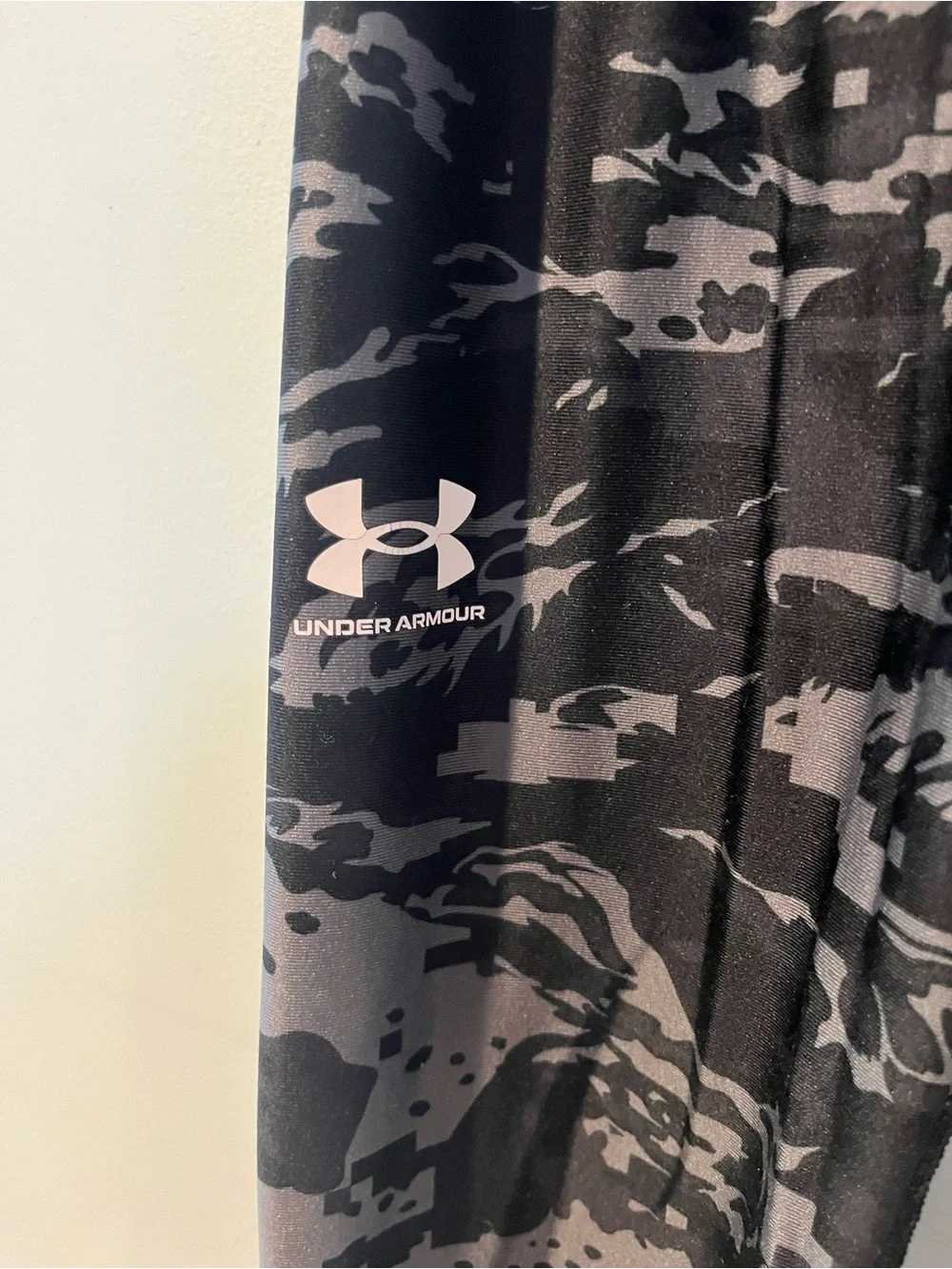 Under Armour Boys HeatGear Fitted Camo Compression Leggings, Size Youth Medium
